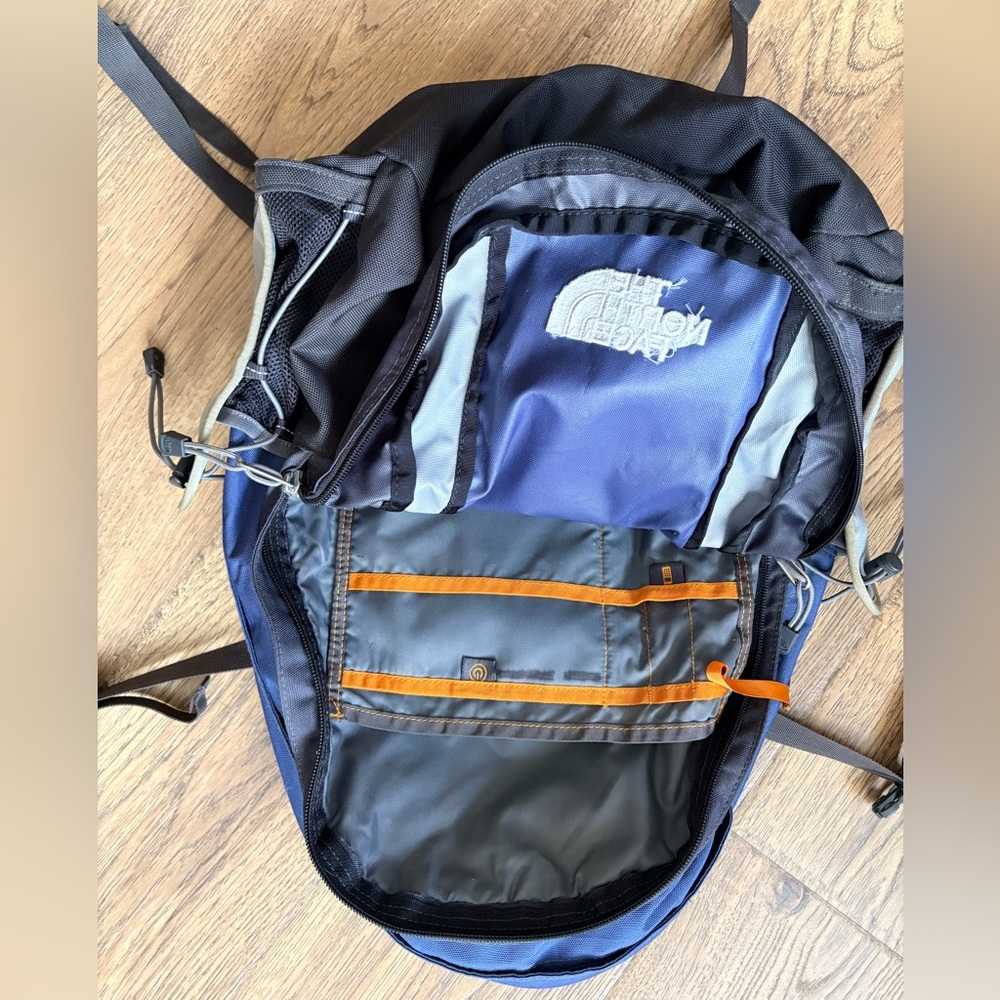 The North Face Navy Blue and Gray Slingshot Daypack Backpack - Picture 4 of 5